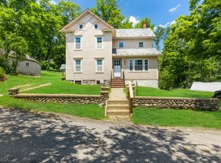 2 Ash Rd, Columbia, NJ 07832