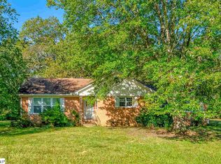 131 Abercrombie Dr, Gray Court, SC 29645