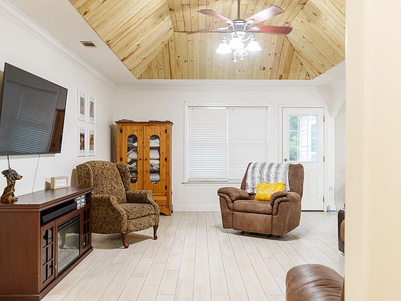 3rd image of 5770 Emily Ln