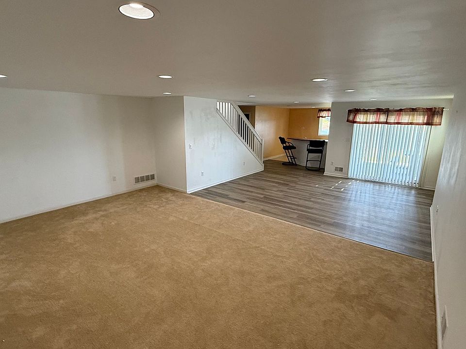 975 Watersedge Ct, photo 9