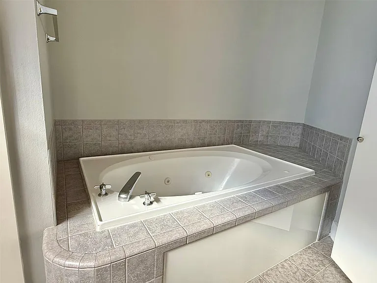 9833 Sandra Ann Ct — Photo 6