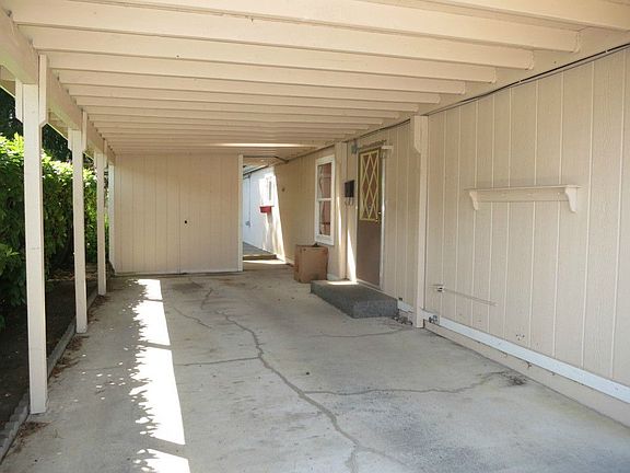 2nd image of 542 NW Silver Meadow Ln