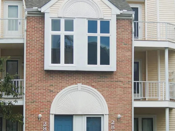 283 Juanita Ct, Levittown, PA 19057