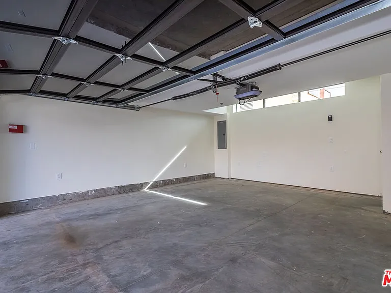 1318 N Vista St — Photo 32