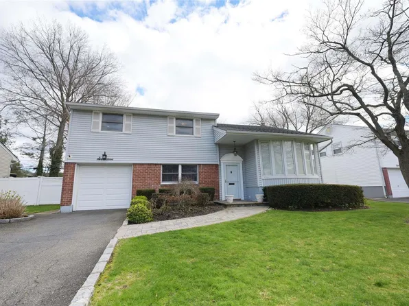 17 Patricia Lane, Syosset, NY 11791