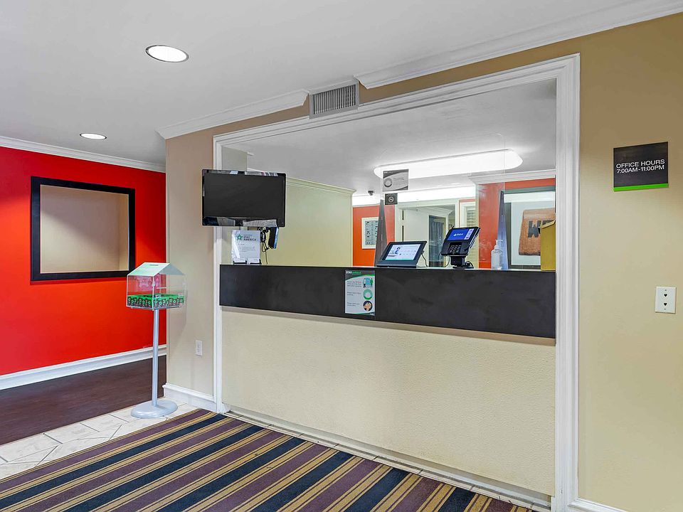 Lobby and Guest Check-in