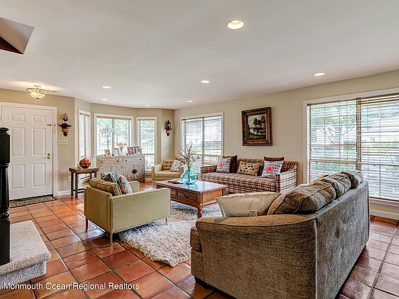 5th image of 226 Teasdale Pl