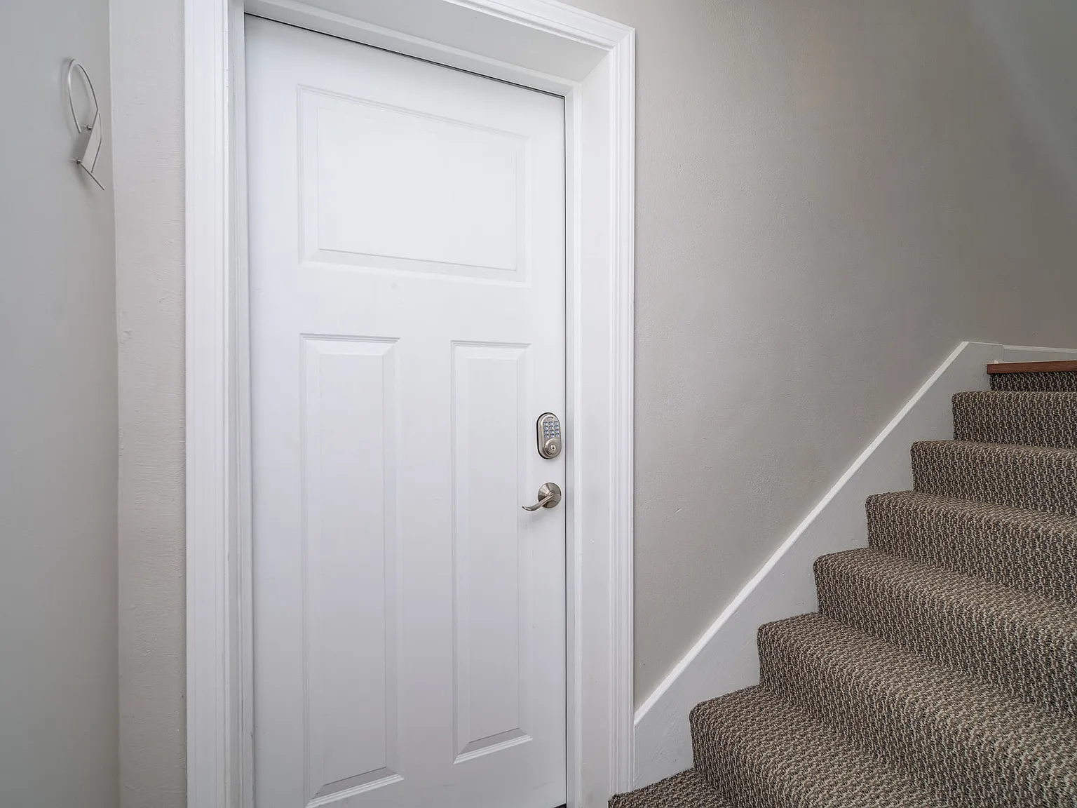 2 bed, 800 sqft, $1,600 — Photo 3