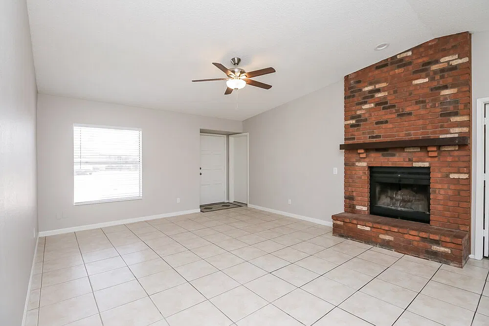 3 bed, 2.0 bath, 1361 sqft, $2,495 — Photo 4
