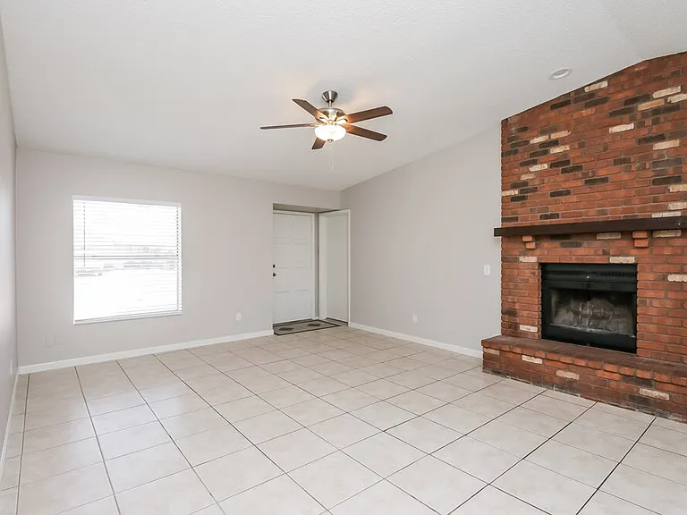 2104 E Boston St — Photo 4