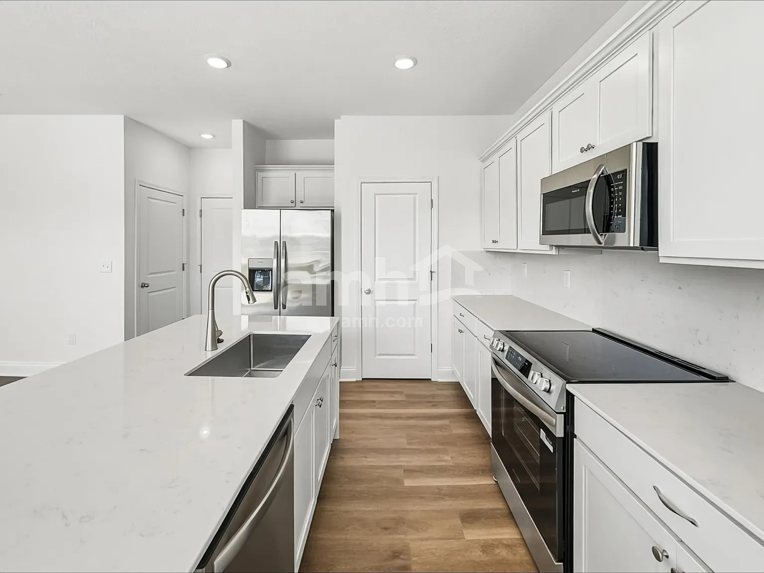 3 bed, 2.5 bath, 1606 sqft, $2,500 — Photo 3