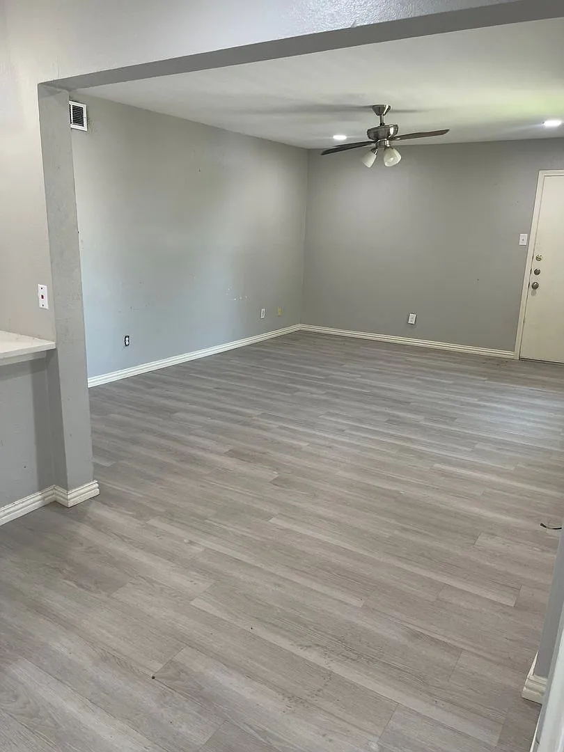 Large 2 Bedroom Condo minutes from SMU and Lower Greenville! — Photo 4