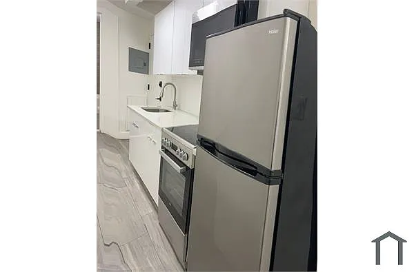 Building Photo - 1215 Brook Ave #1