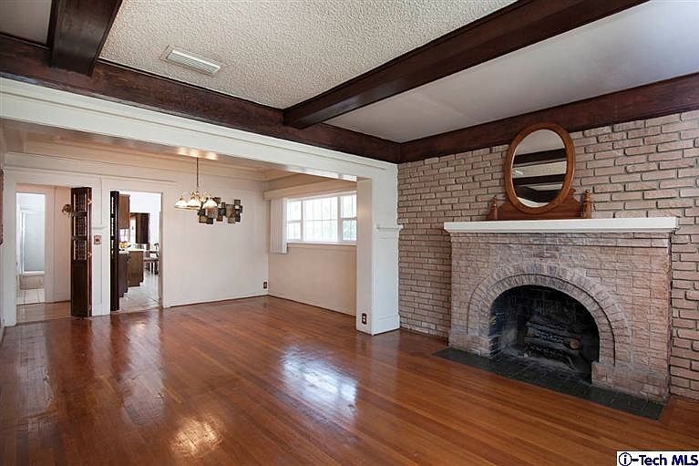 2nd image of 452 Vine St