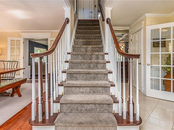 3rd image of 60 Cranwood Ln