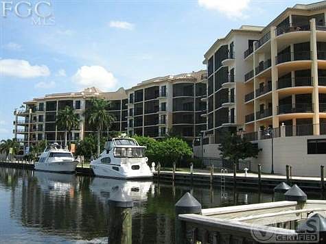 Waterfront paradise!