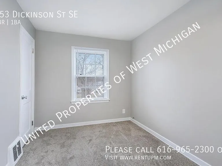 653 Dickinson St SE — Photo 11