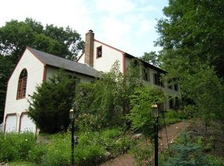 22 Laurel Cliffs Rd, Guilford, CT 06437