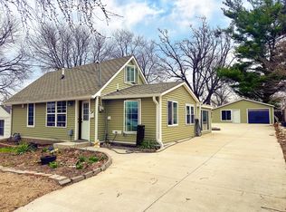 4011 52nd St, Des Moines, IA 50310