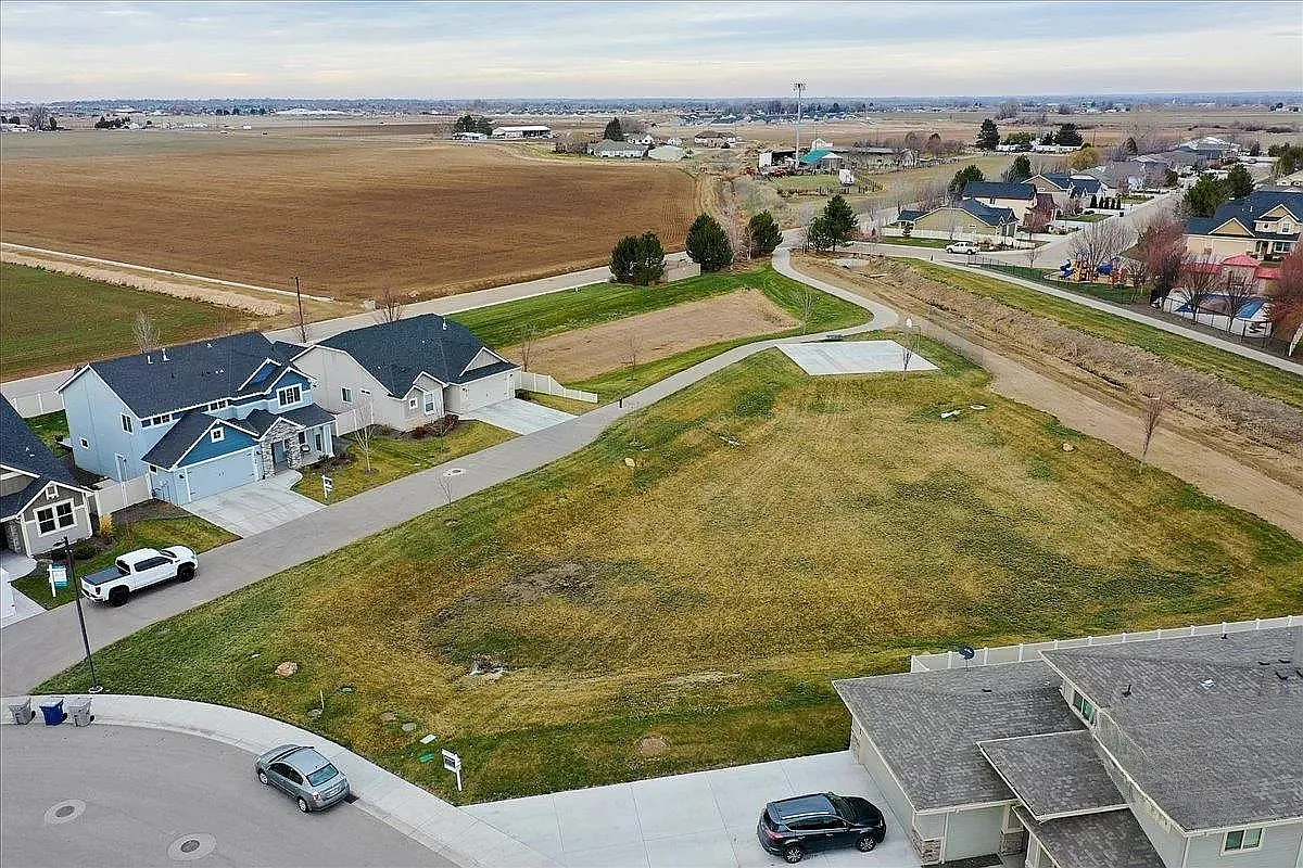 Easter Peak Ave, Nampa — Photo 3
