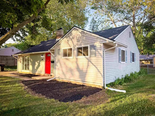 2904 Hilltop Dr, South Bend, IN 46614