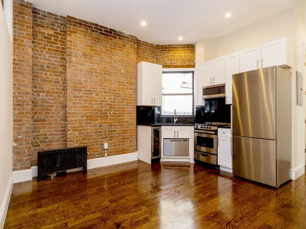 264 West 25th Street image 1 of 7