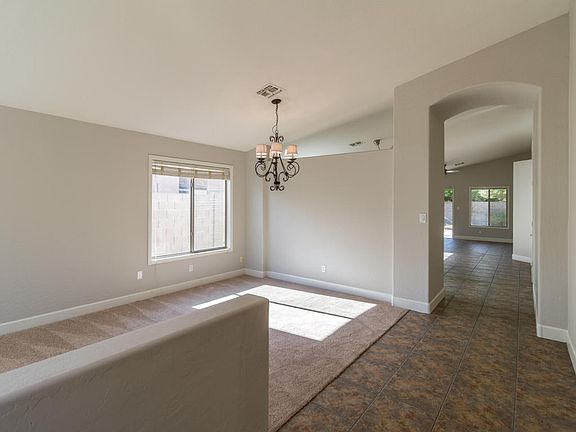5th image of 472 E Cantebria Dr