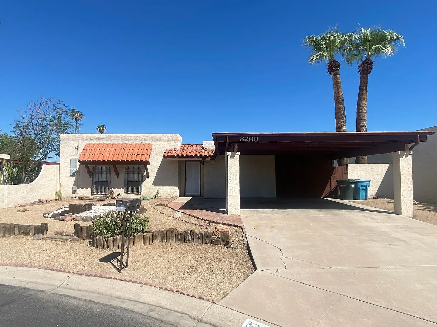 Upgraded 3 Bedroom, 2 Bath with Pool! — Photo 1