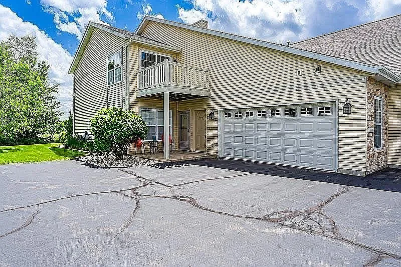 Building Photo - 5576 Bastian Blvd #1