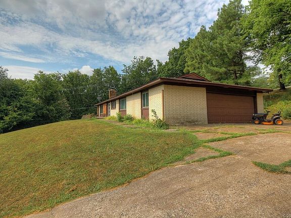 3rd image of 1701 Maplewood Dr