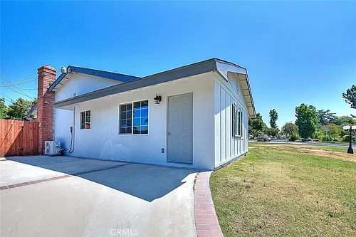 340 W Caroline St #A Photo 1