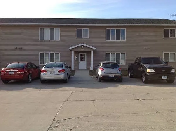 Cobblestone Apartments — Photo 16