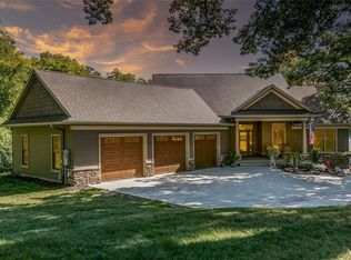 2242 Coldstream Ave NE, Cedar Rapids, IA 52402