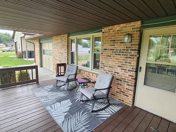 4th image of 608 Douglas Dr