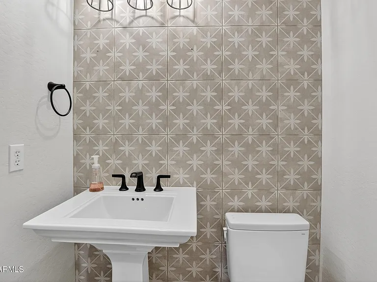 10587 E Sheena Dr — Photo 44
