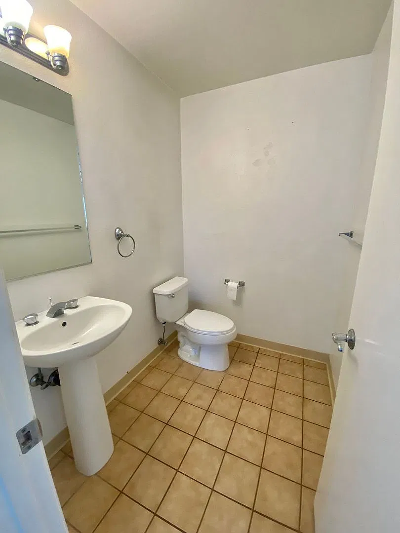 3 bed, 2.5 bath, 2 car garage-single family home in Royal Kunia! — Photo 4