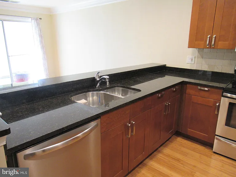 244 S Reynolds St #111 — Photo 6