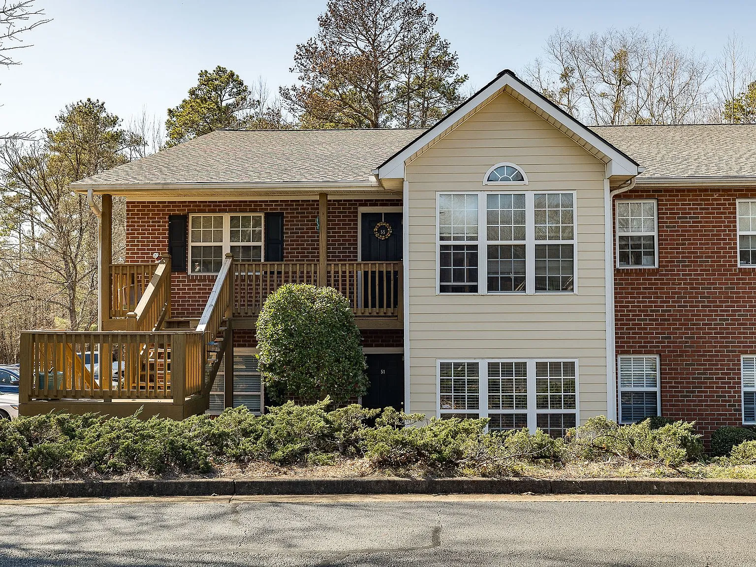 Spacious 2BR/2BA Near UGA — Photo 2