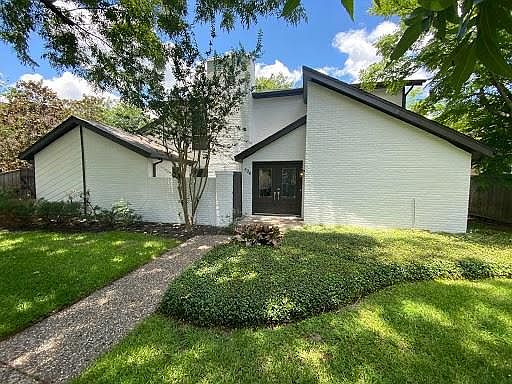 1st image of 806 Daria Dr