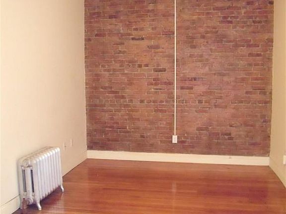 4th image of 217 Highland Ave #2
