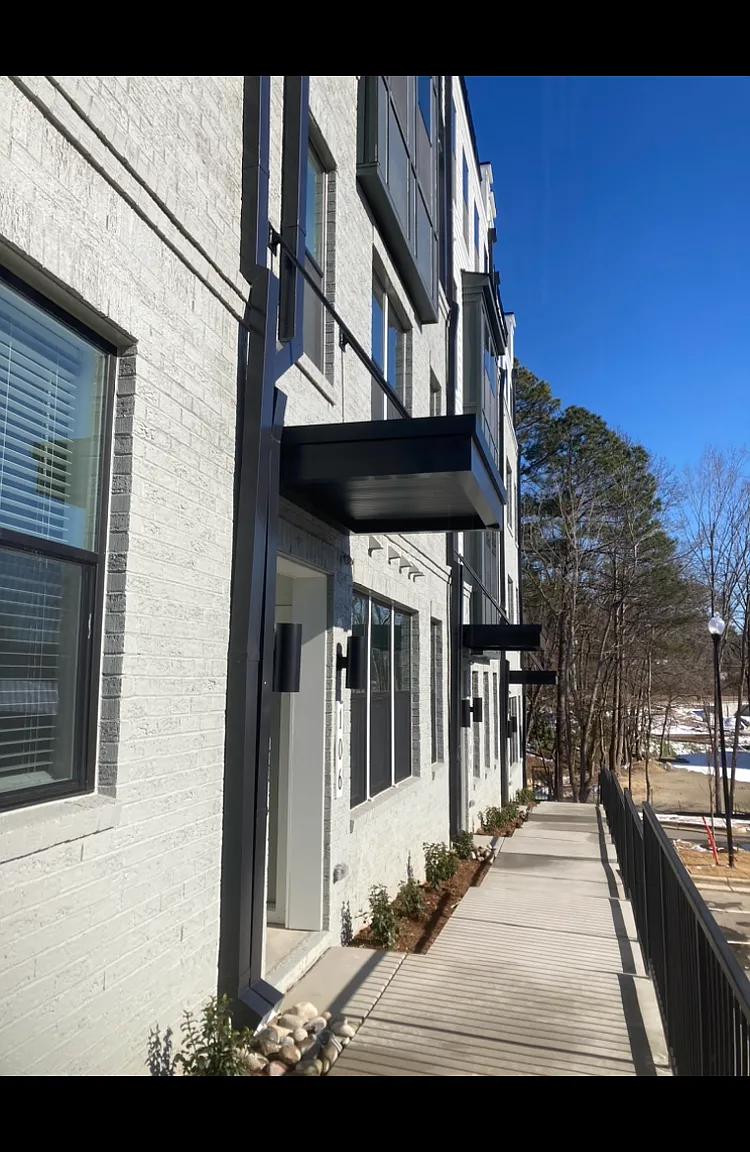 245 E Roosevelt Ave — Photo 1