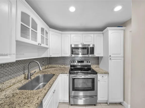 5050 NW 7th St #Penthouse 7, Miami, FL 33126