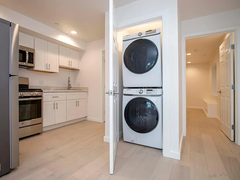 1045 Cabrillo St #7 — Photo 3