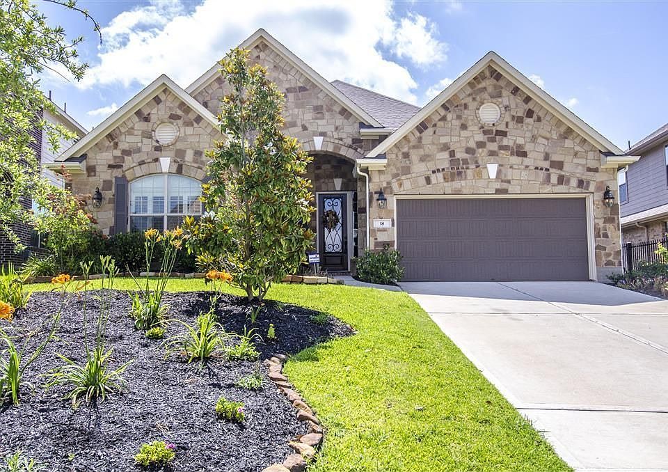 1st image of 18 Woodmoor Pl