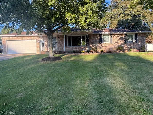 1333 Clarence St NW, Uniontown, OH 44685