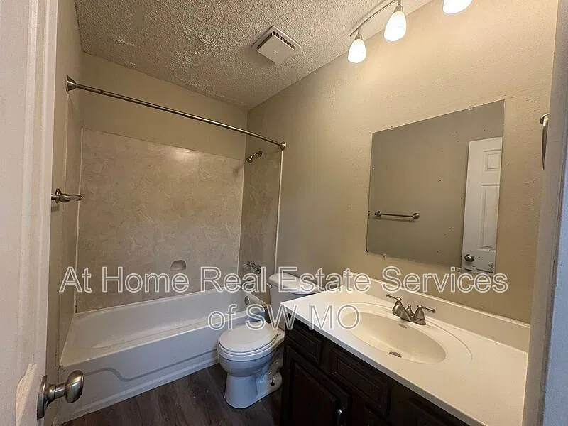 2 bed, 1.0 bath, $730 — Photo 3