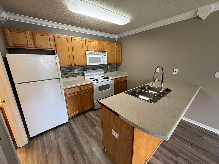 180 W Dublin Dr — Photo 22