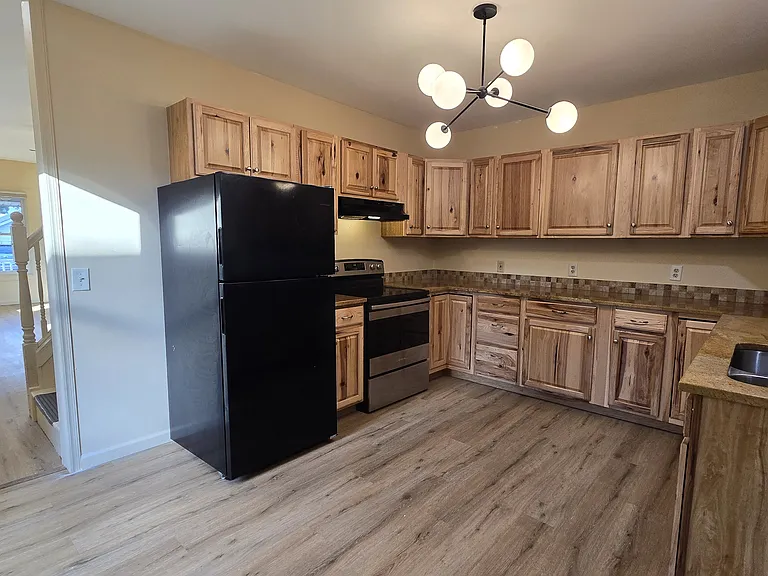 542 Iron St — Photo 1