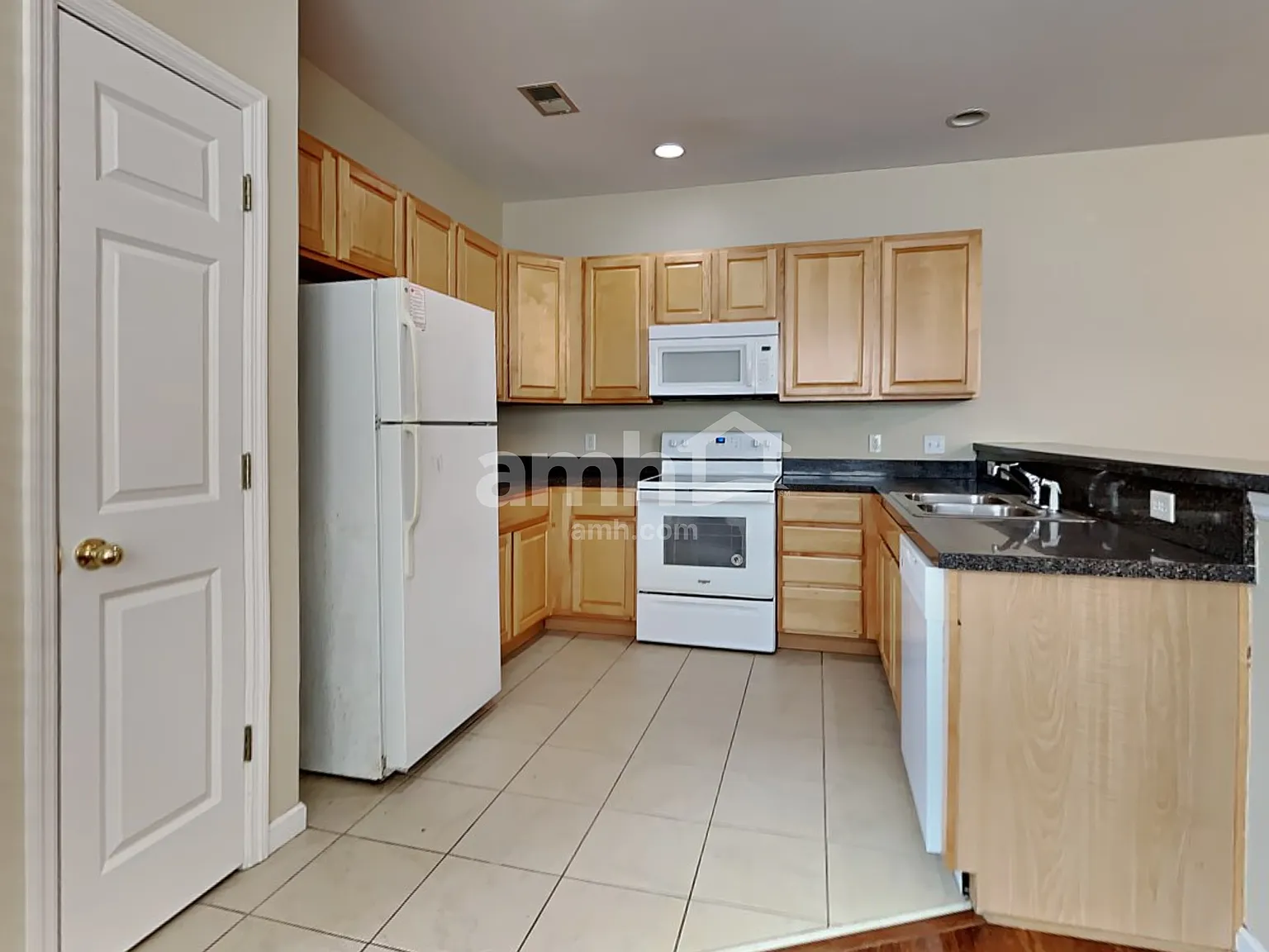 3 bed, 3.0 bath, 1628 sqft, $2,565 — Photo 3