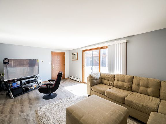 3rd image of 3609 N Narragansett Ave APT 201